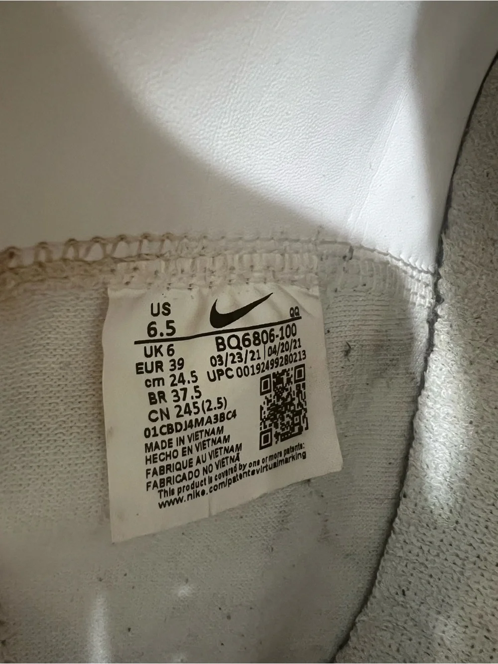 Nike Blazer Mid ‘77 white and black high top sneakers Men’s size 6.5